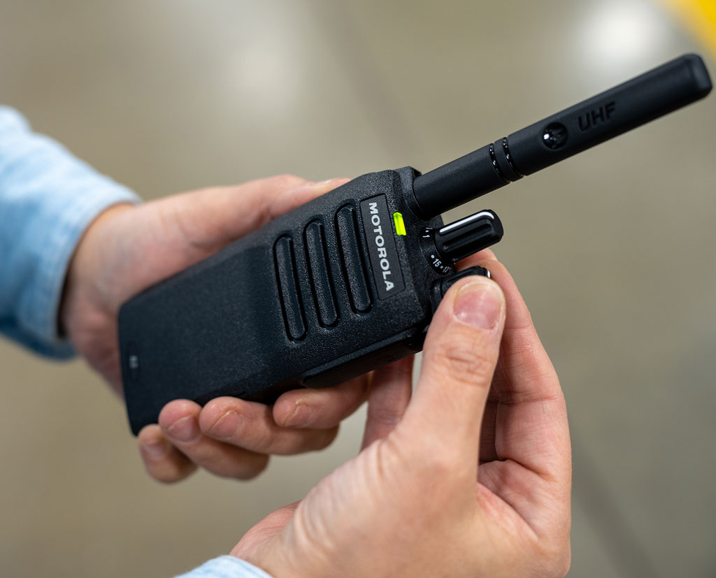 SET Motorola R2 portable two way radio VHF analogue Battery Antenna MDH11JDC9JC2AN